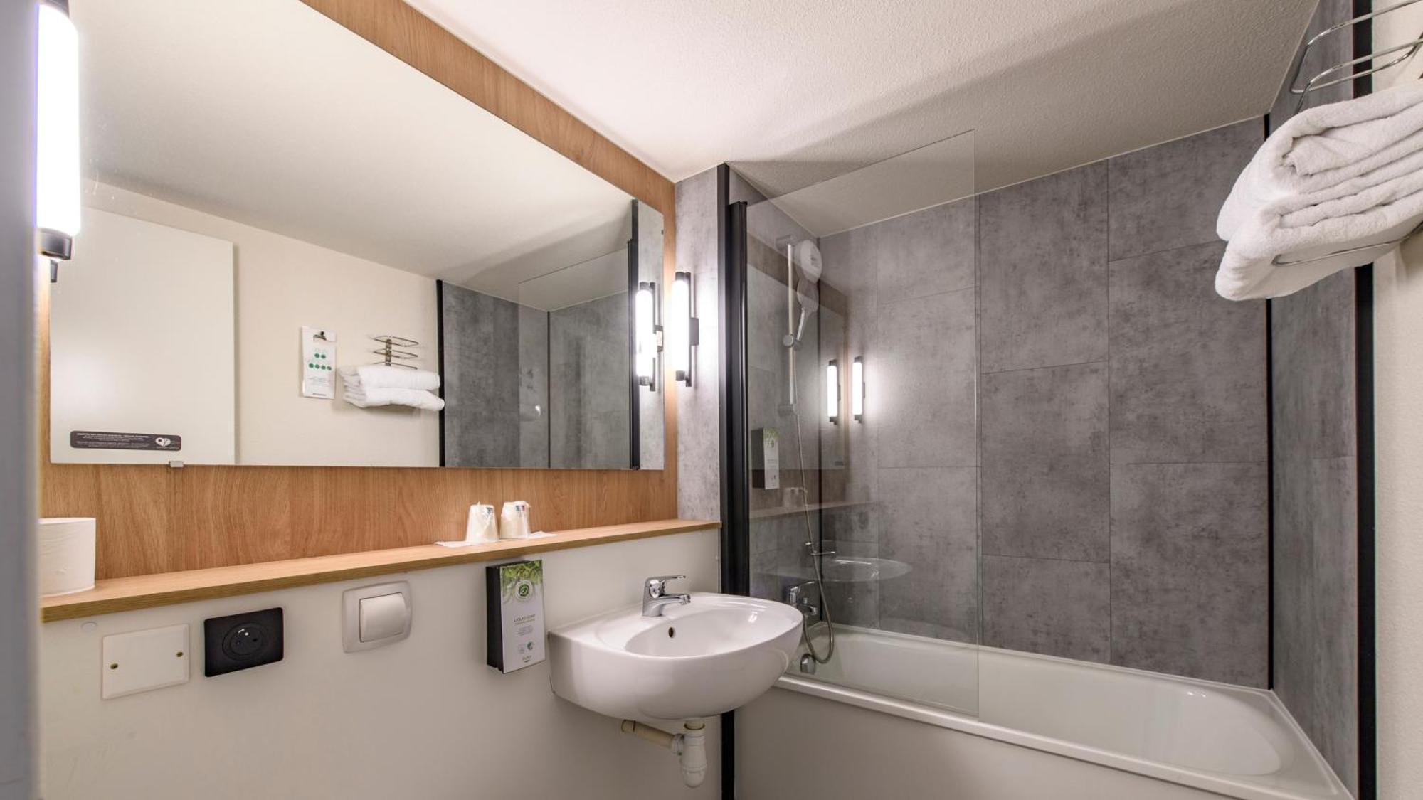 Hotel Campanile Prime - Nimes Centre Esterno foto